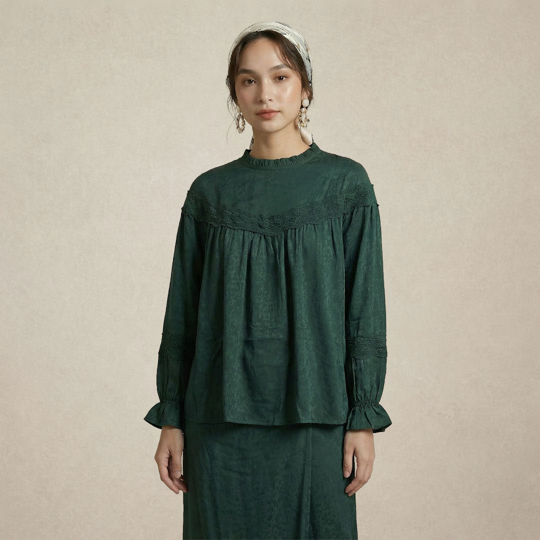 Elegant Lace Trim Kurung