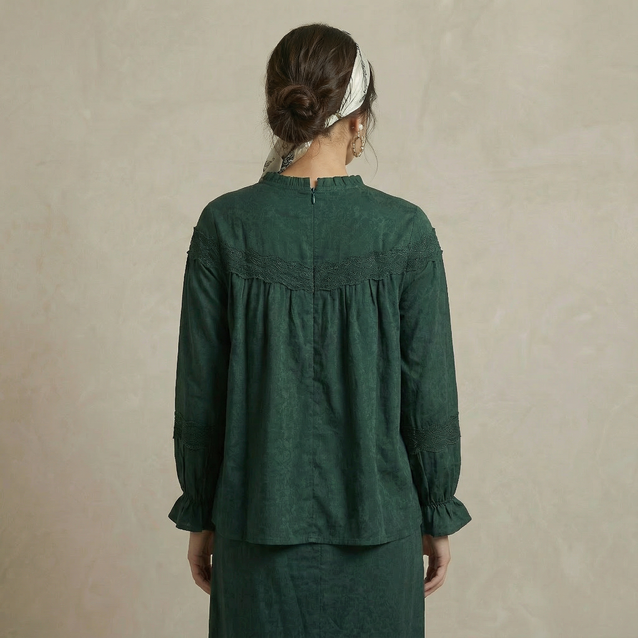 Elegant Lace Trim Kurung