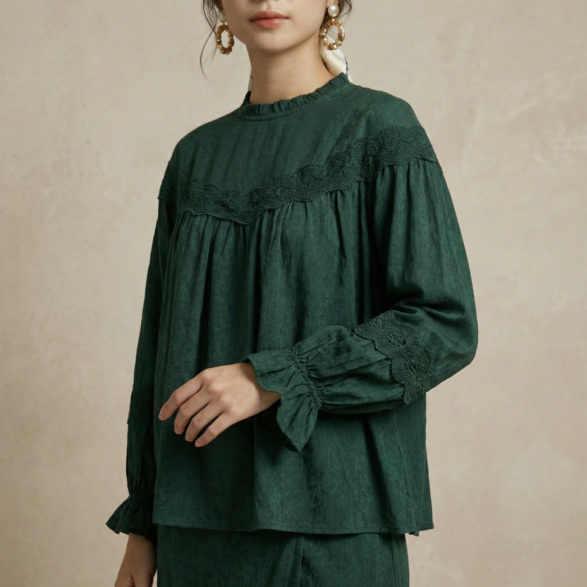 Elegant Lace Trim Kurung